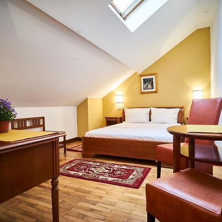 Cozy Attic Room V Bucharest Exterior photo